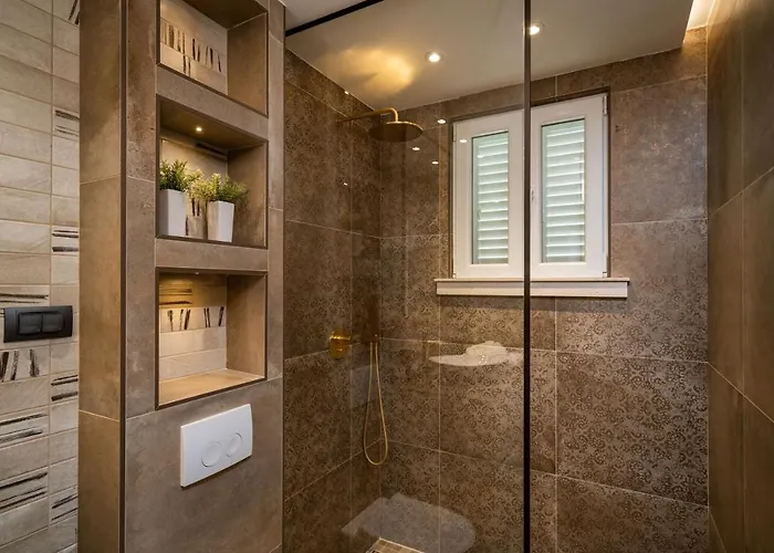 Luxury Libertas *