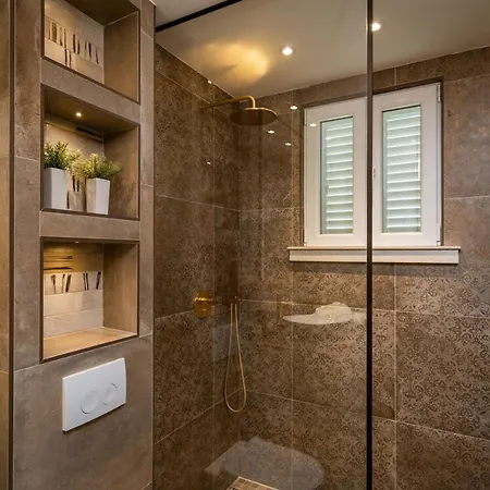 Luxury Libertas *